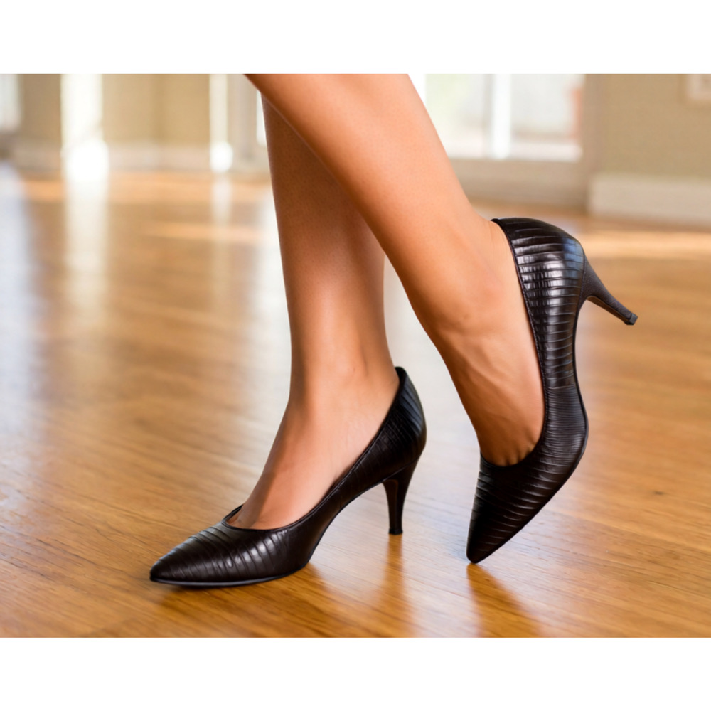 Vintage Benny's brown alligator skin pumps 7